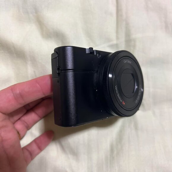 SONY Cyber-shot DSC-RX100 - Picture 6 of 7